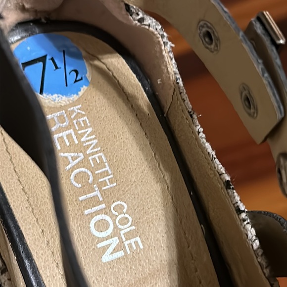 Kenneth Cole Reaction size 7.5 sleek & sexy wedge sandals / shoes - Picture 6 of 7